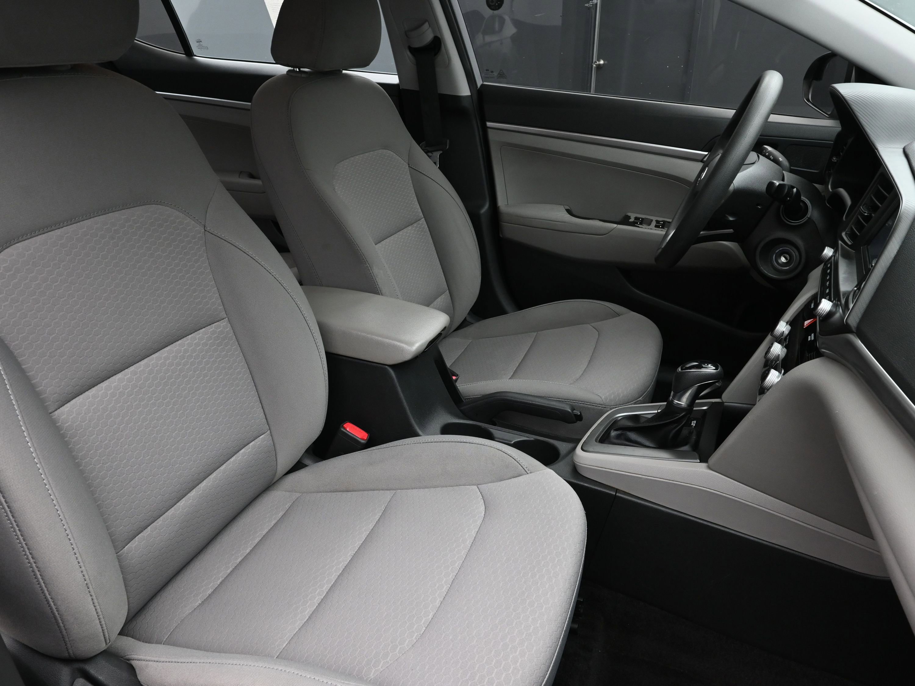 Used 2020 Hyundai Elantra SE image 25