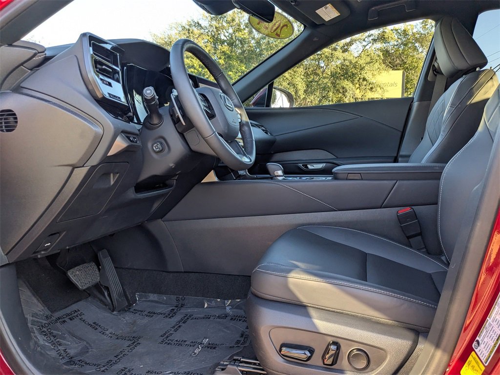Used 2024 Lexus RX 350 FWD image 2