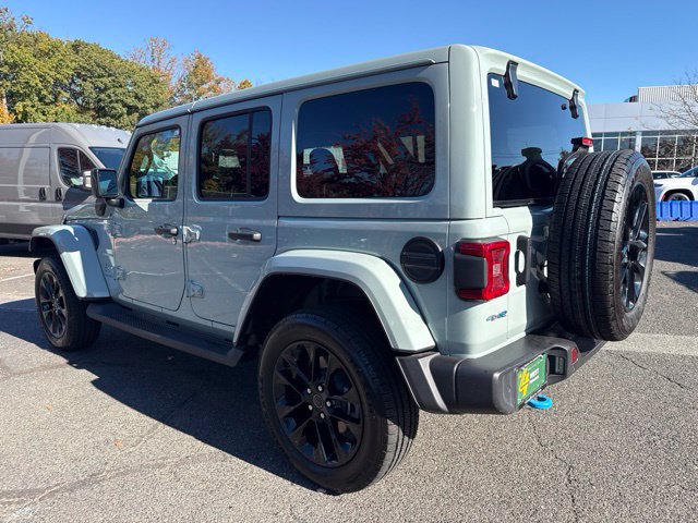Used 2024 Jeep Wrangler Unlimited Sahara w/ Technology Group AWD/4WD image 16