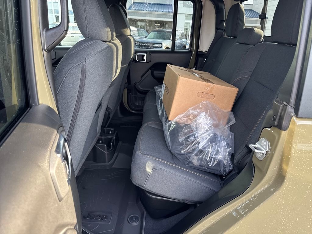 New 2025 Jeep Gladiator Sport w/ Dual Top Group image 24
