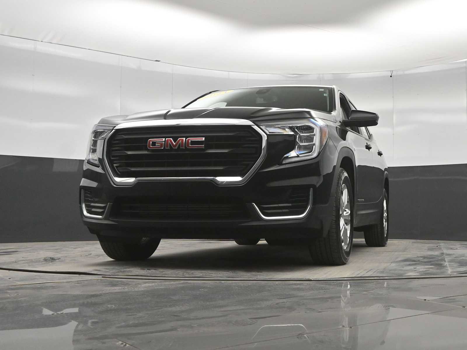 Used 2024 GMC Terrain SLE AWD/4WD image 35