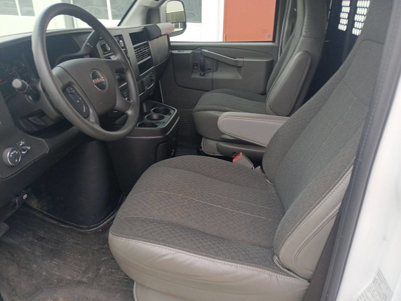 Used 2024 GMC Savana 2500 w/ Driver Convenience Package image 10