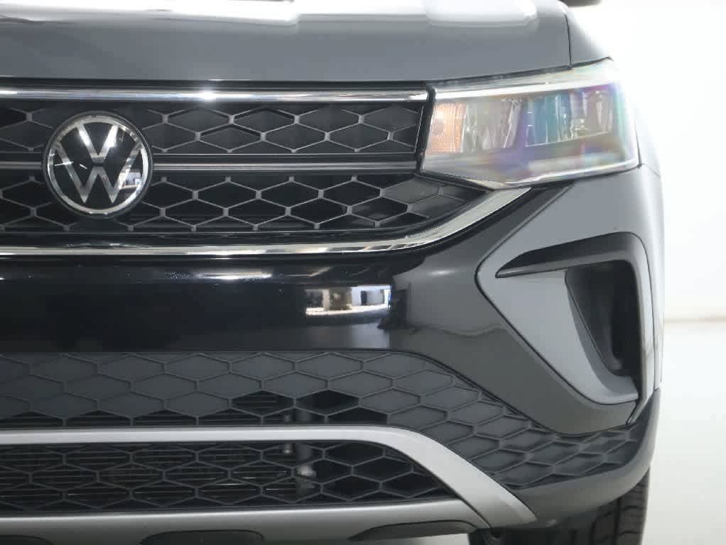 Certified 2023 Volkswagen Taos SE w/ Panoramic Sunroof Package AWD/4WD image 7