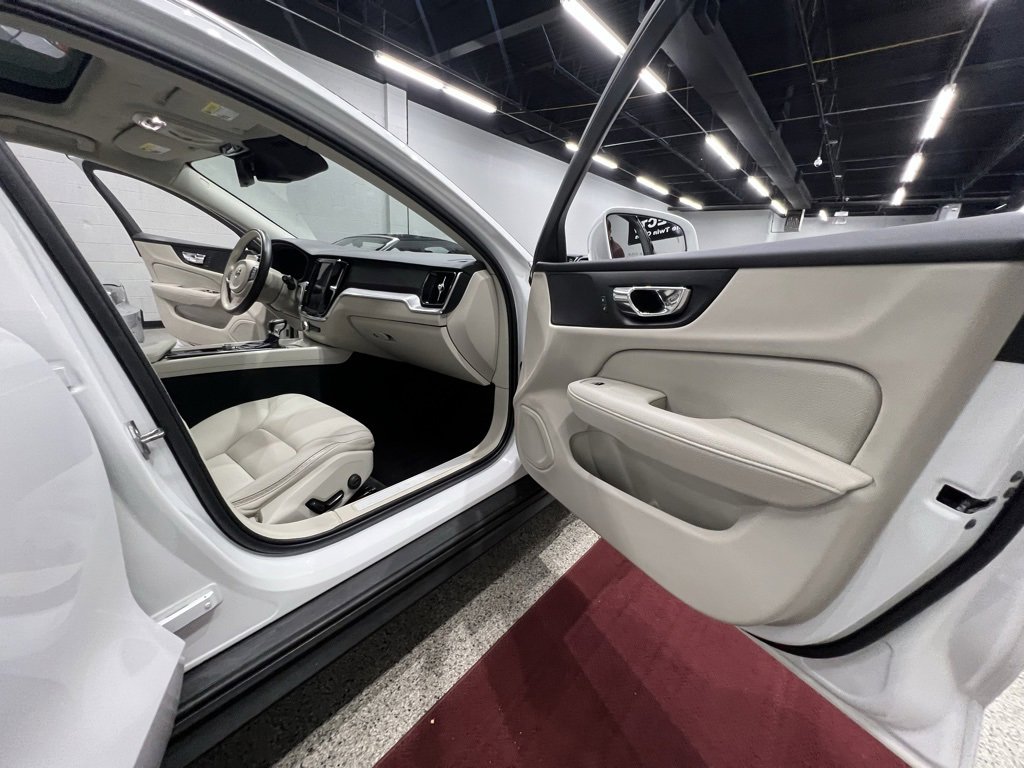 Used 2020 Volvo V60 T5 Cross Country w/ Protection Package Premier image 38