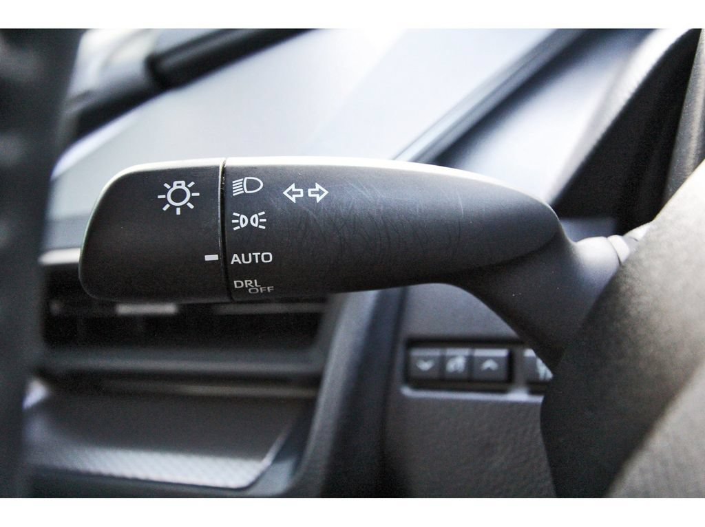 Used 2023 Toyota Prius FWD image 17