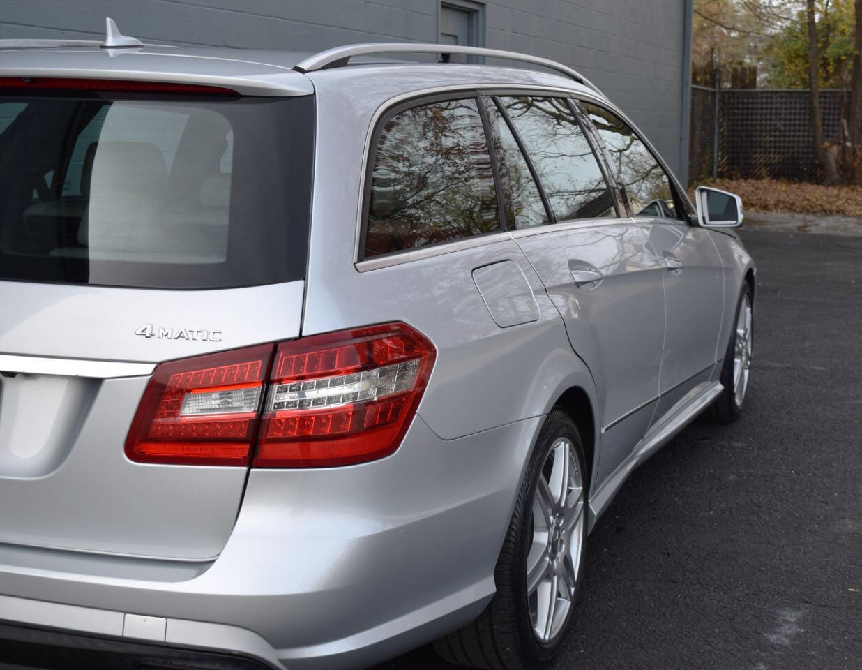 Used 2011 Mercedes-Benz E 350 4MATIC Wagon image 18