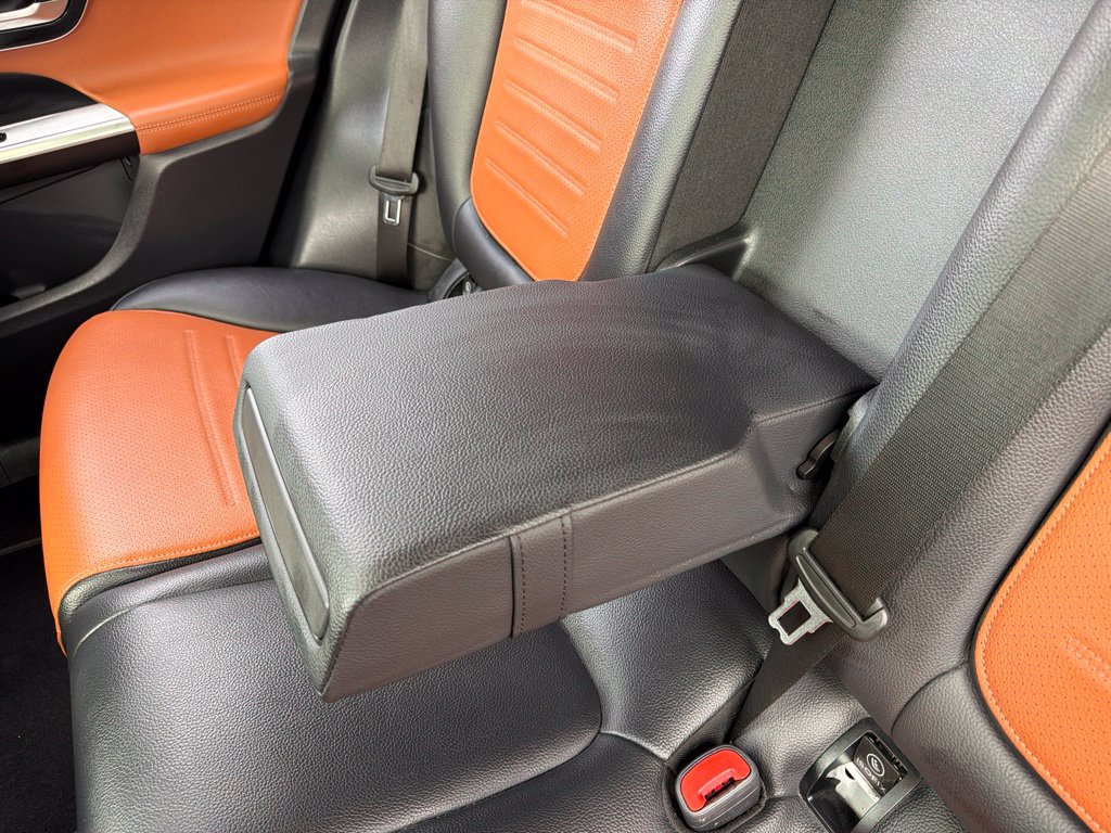 Used 2024 Mercedes-Benz GLC 300 4MATIC image 30