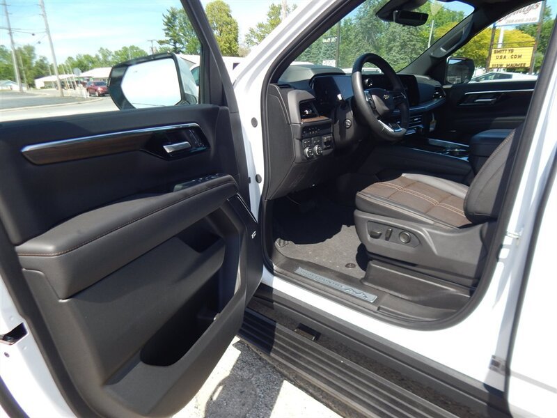 Used 2026 Chevrolet Suburban High Country AWD/4WD image 21