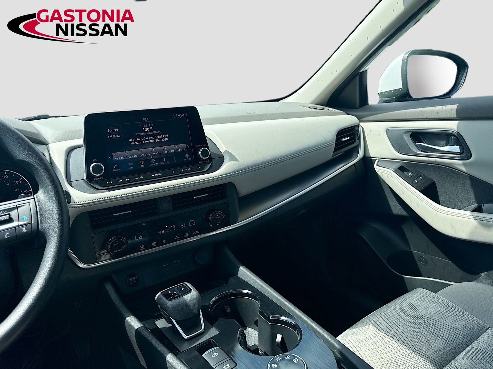 Used 2024 Nissan Rogue SV AWD/4WD image 30