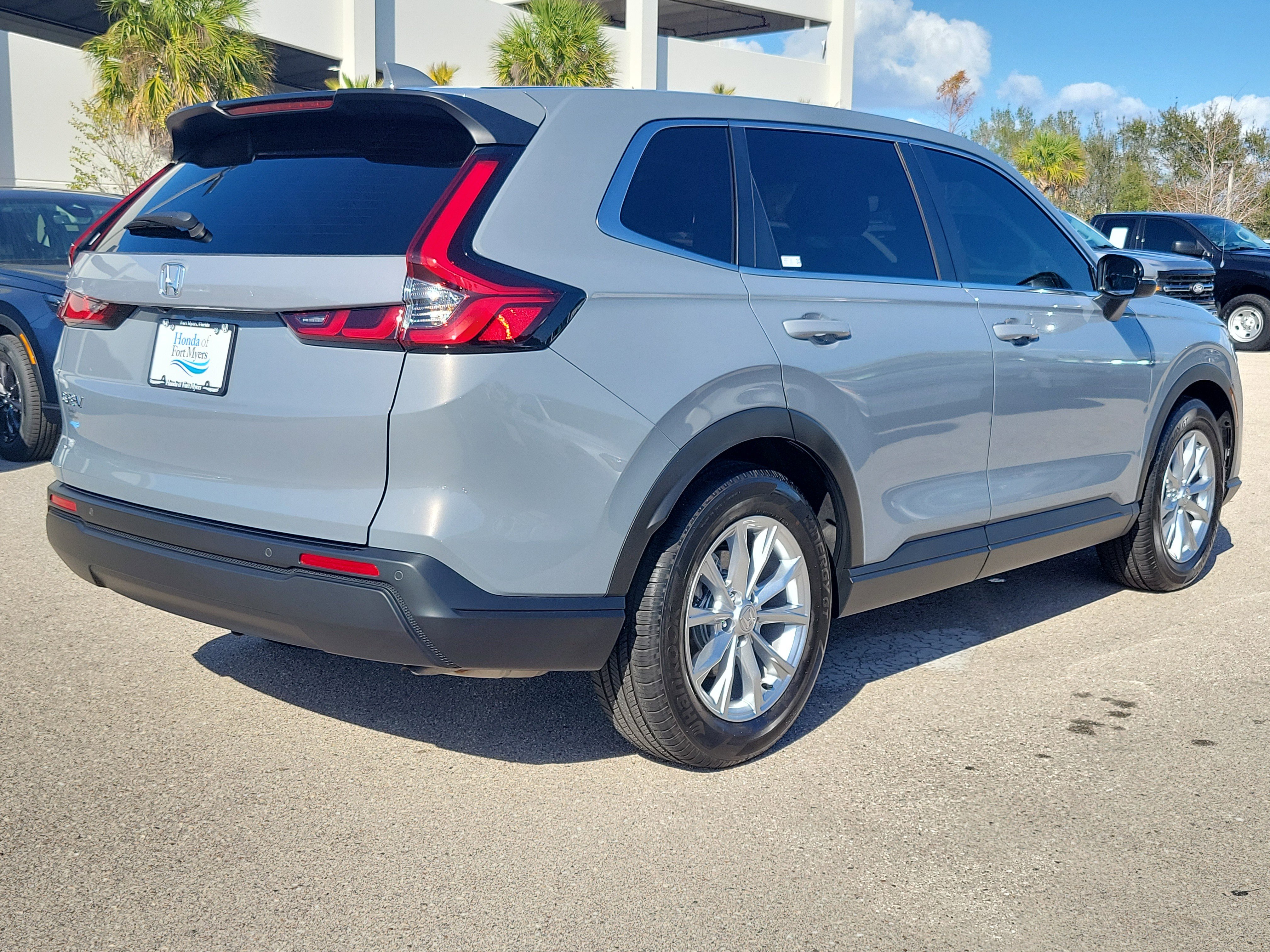 Used 2025 Honda CR-V EX-L image 6