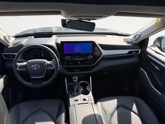 Used 2025 Toyota Highlander Platinum image 14