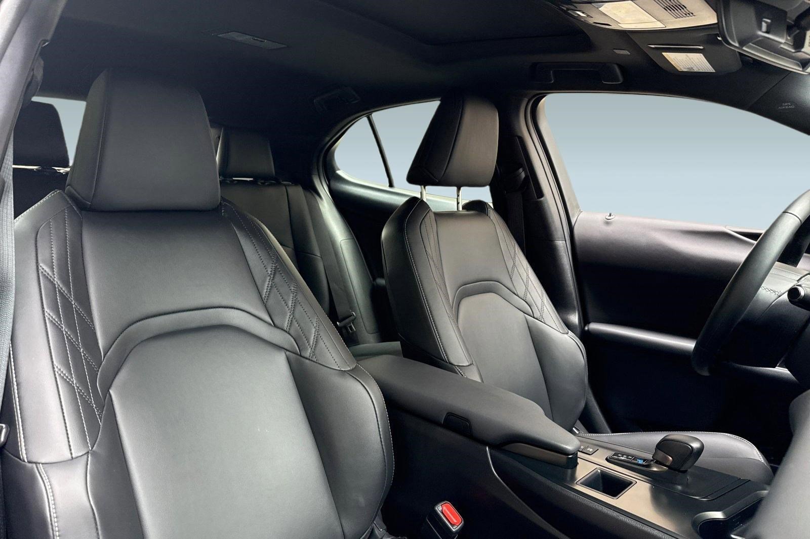 Certified 2025 Lexus UX 300h FWD w/ Accessory Package (Z2) image 31