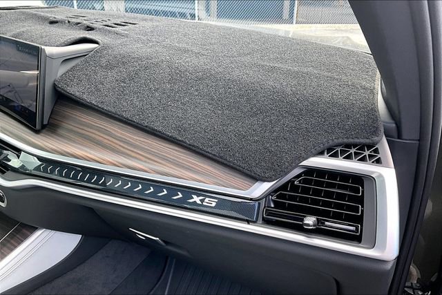 Used 2025 BMW X5 xDrive40i w/ Parking Assistance Package image 16