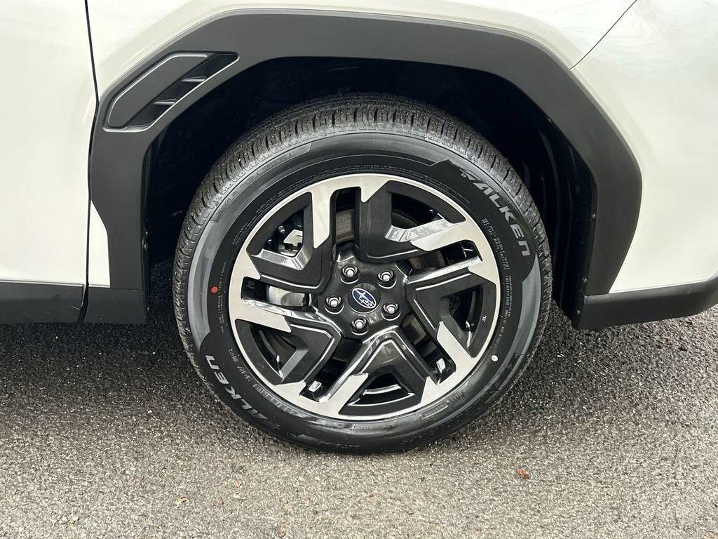 Used 2025 Subaru Forester Premium AWD/4WD image 13