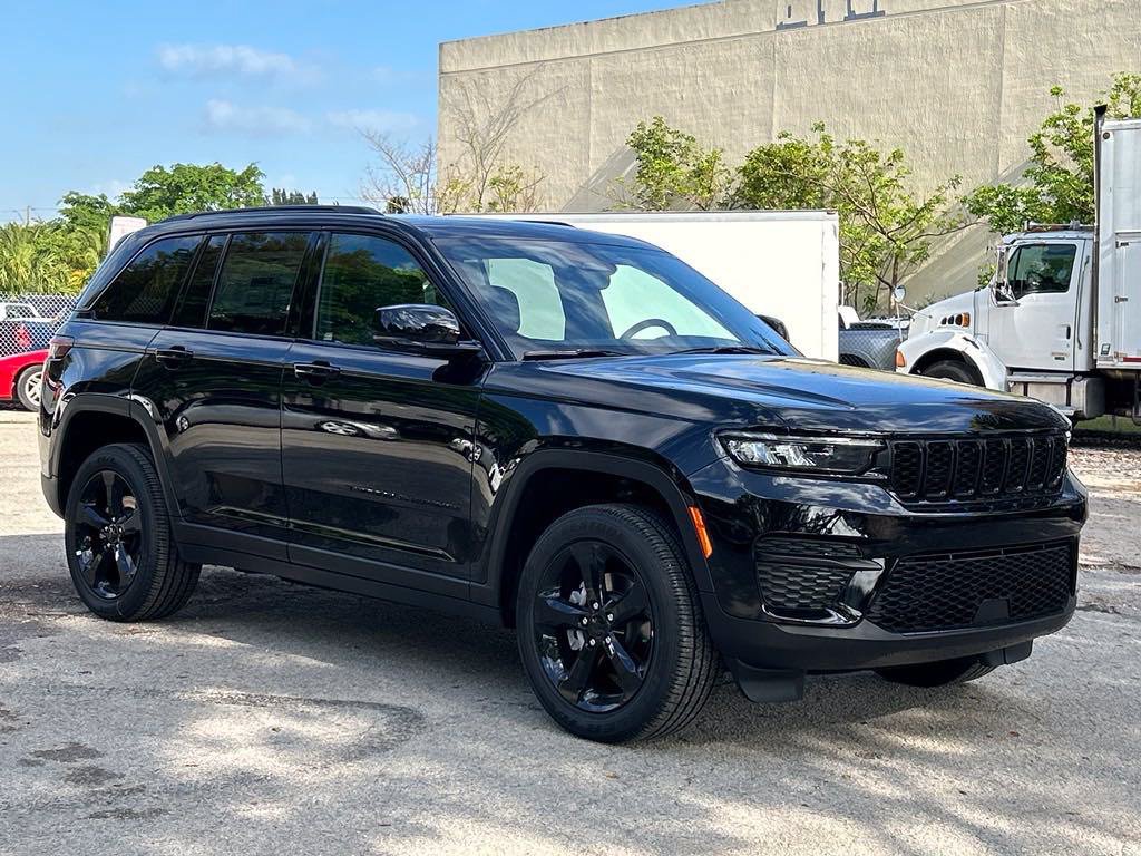 New 2024 Jeep Grand Cherokee Altitude RWD image 2
