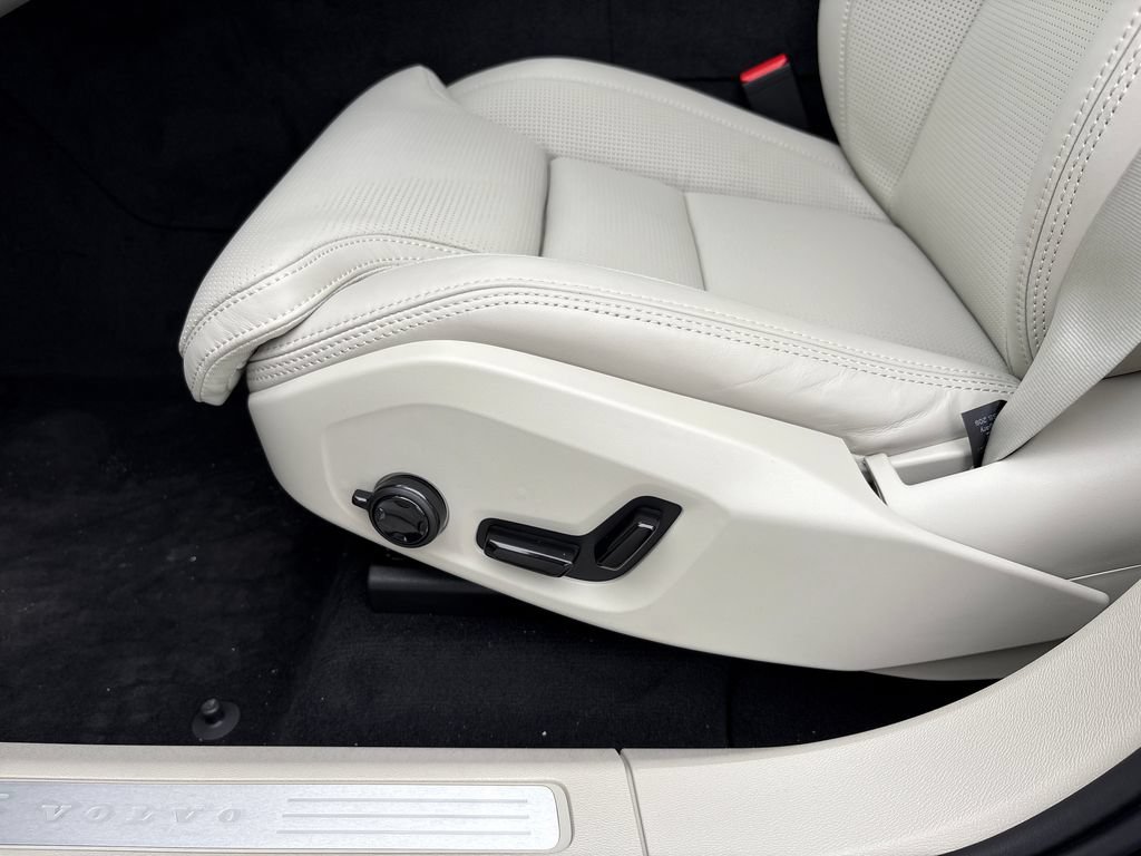 New 2026 Volvo XC60 T8 Ultra AWD/4WD image 8