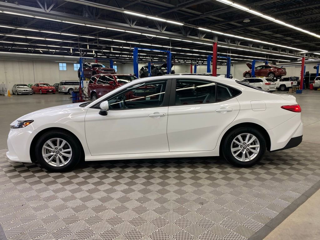 Used 2025 Toyota Camry LE w/ Convenience Package image 9