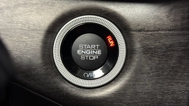 Used 2022 Jeep Grand Cherokee Overland w/ Luxury Tech Group IV AWD/4WD image 38