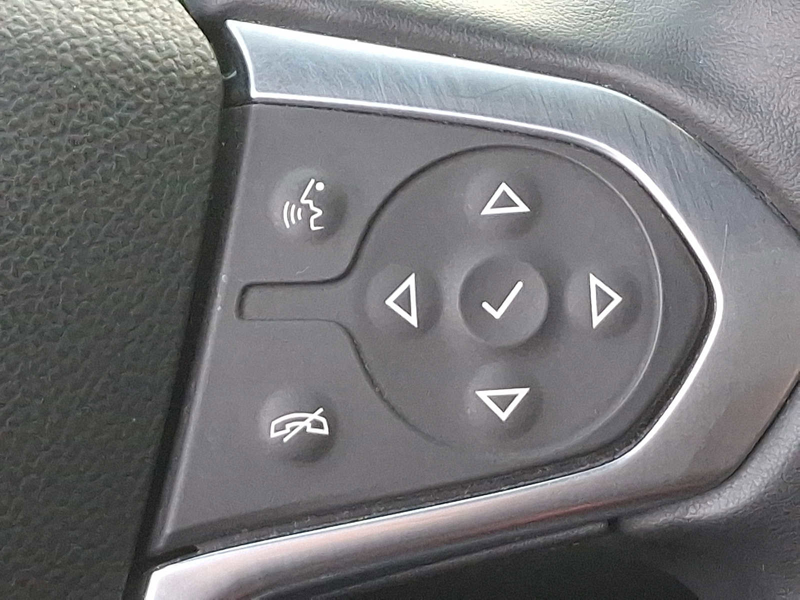 Used 2023 Chevrolet Traverse LT image 22