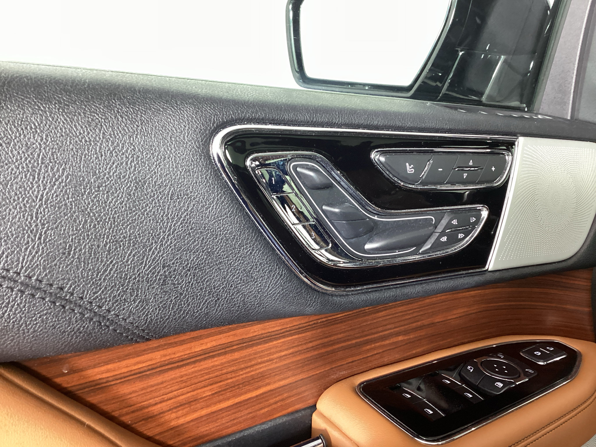 Used 2021 Lincoln Navigator L Reserve AWD/4WD image 21