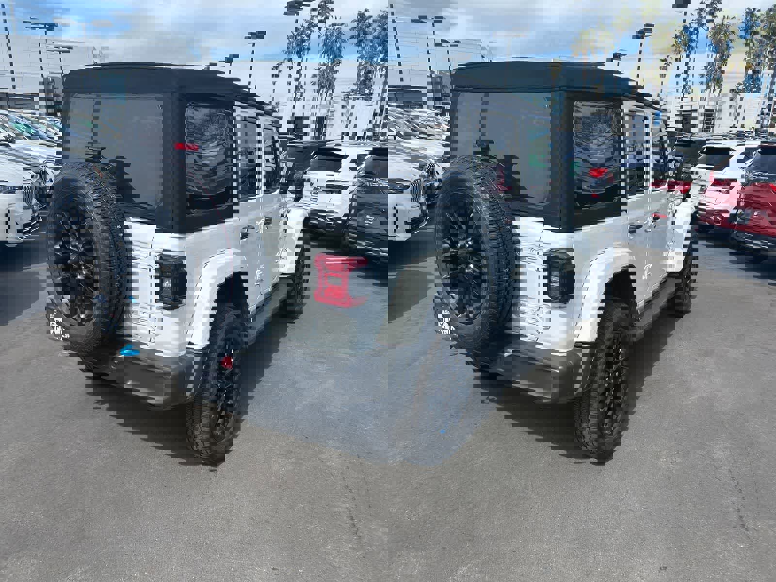 Used 2023 Jeep Wrangler Sahara image 7