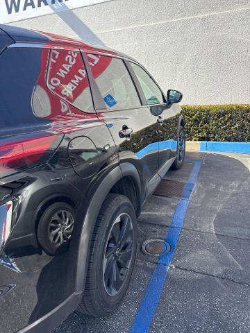 Certified 2025 Nissan Rogue SV FWD image 4