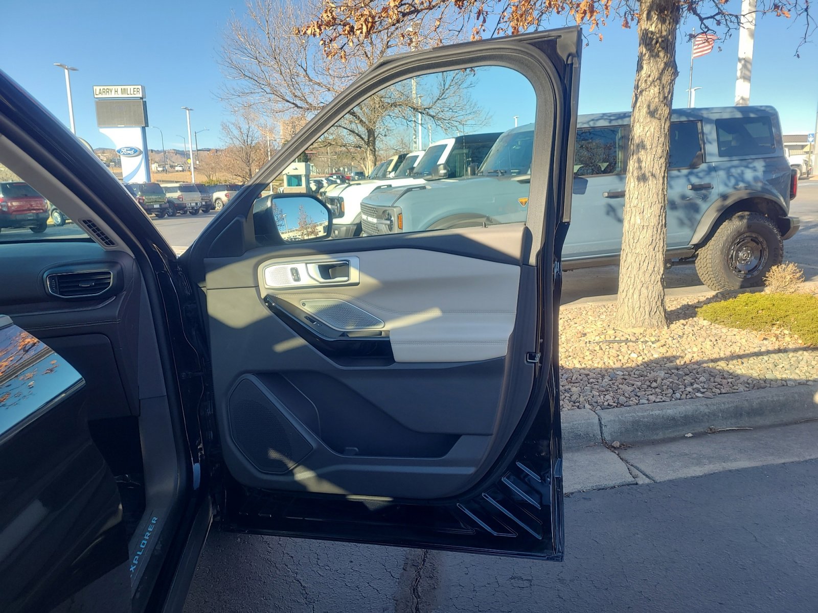 Certified 2023 Ford Explorer Platinum w/ Technology Package image 16