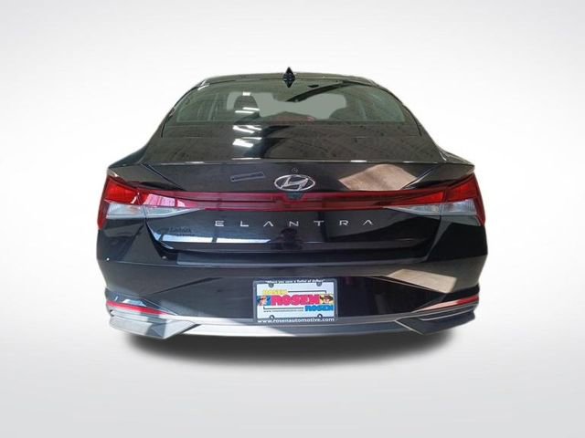 Used 2023 Hyundai Elantra SEL image 4
