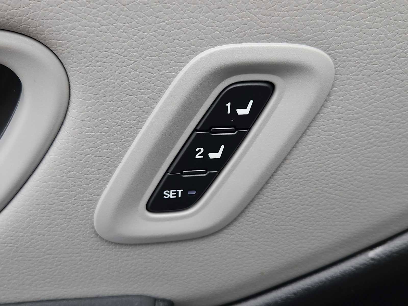 Certified 2025 Honda Pilot Touring image 21