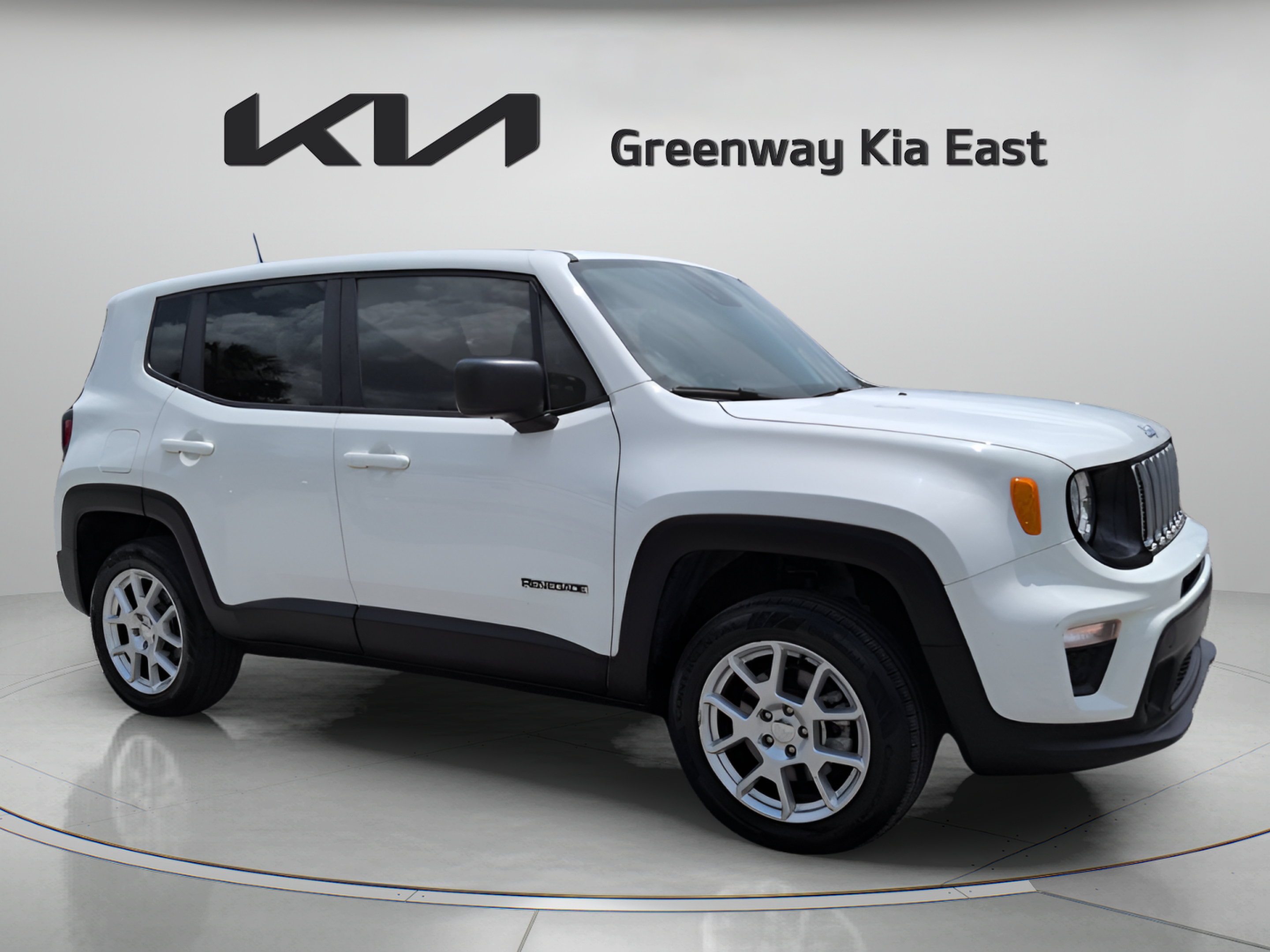 Used 2023 Jeep Renegade Latitude AWD/4WD image 3
