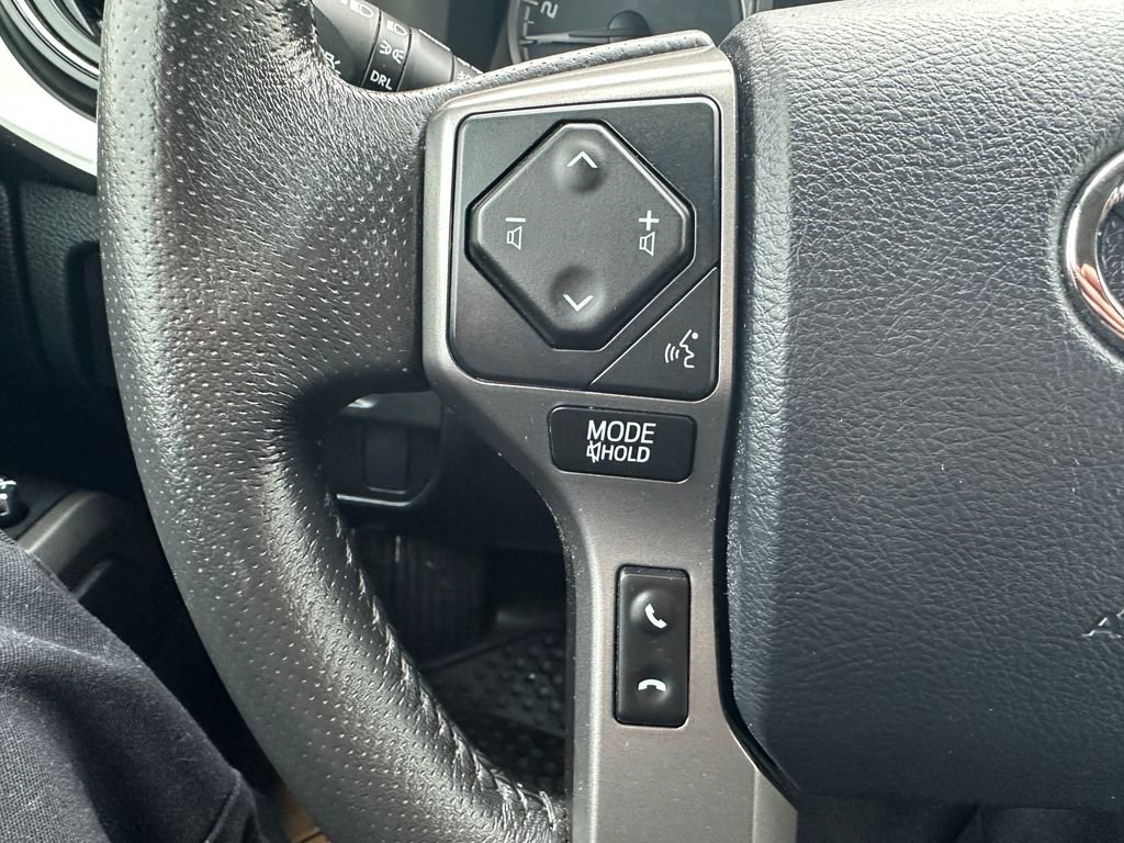 Certified 2017 Toyota Tacoma SR5 AWD/4WD image 21