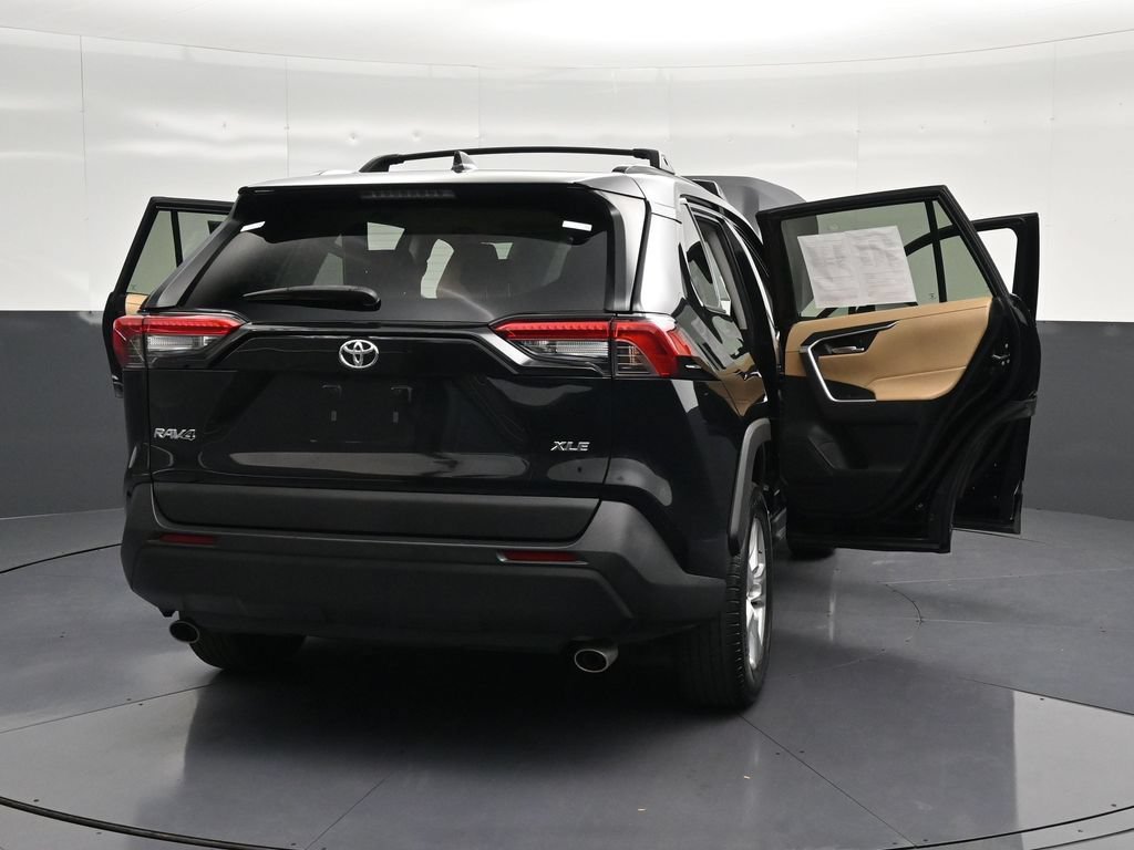 Used 2020 Toyota RAV4 XLE w/ Convenience Package FWD image 38