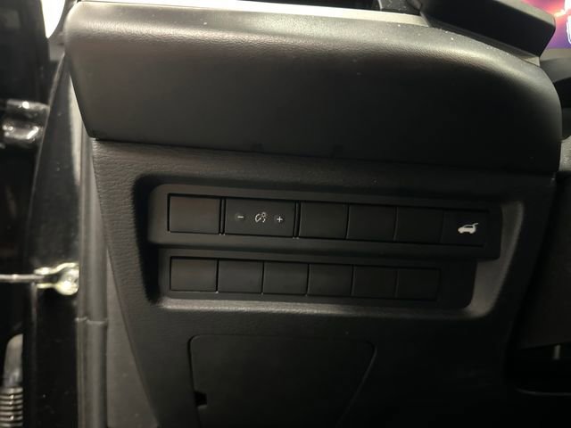 Used 2024 Mitsubishi Outlander SE Black Edition image 24