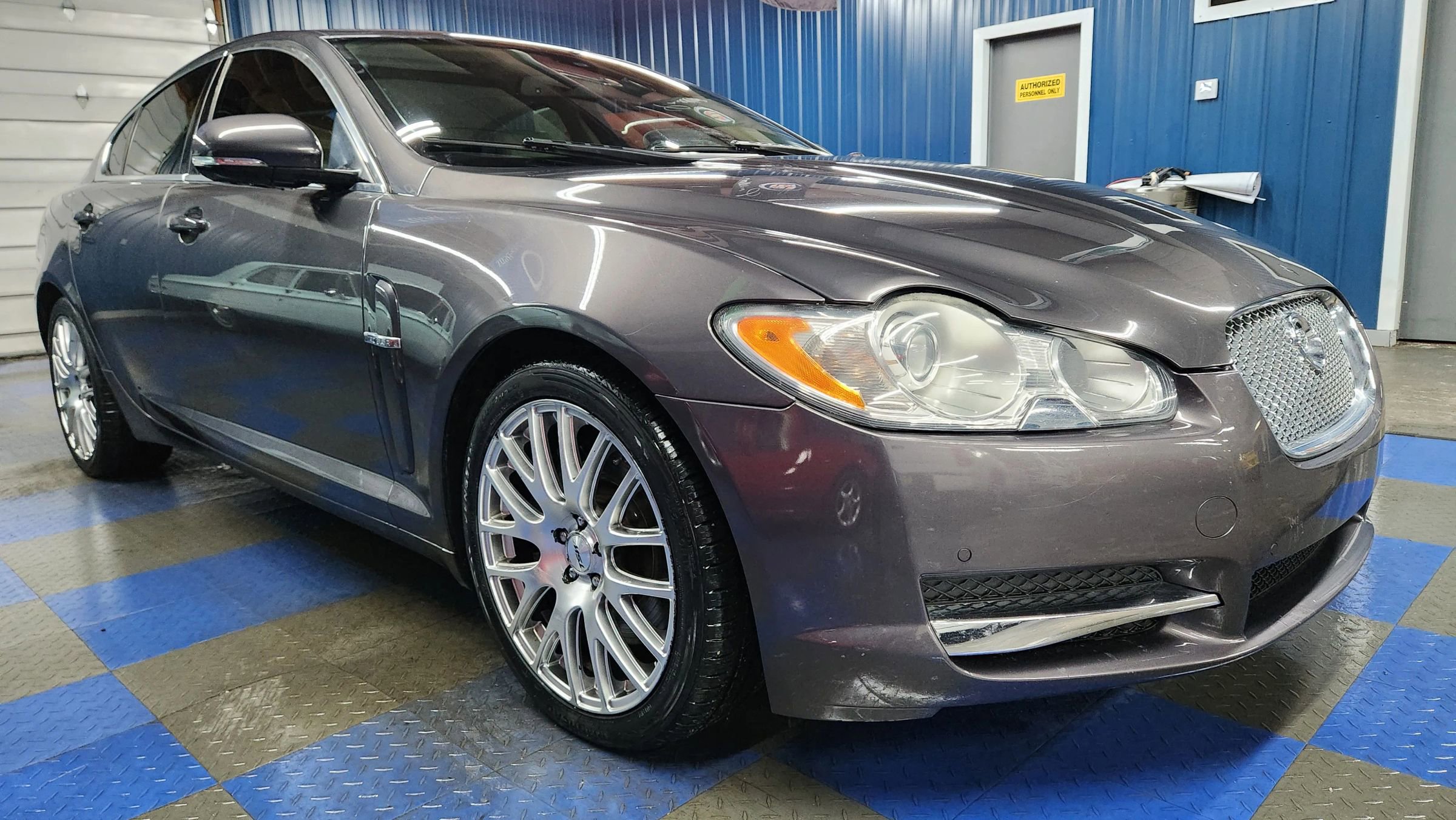 Used 2011 Jaguar XF Portfolio image 2