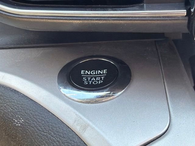Used 2023 Ford Explorer XLT w/ Equipment Group 202A AWD/4WD image 31