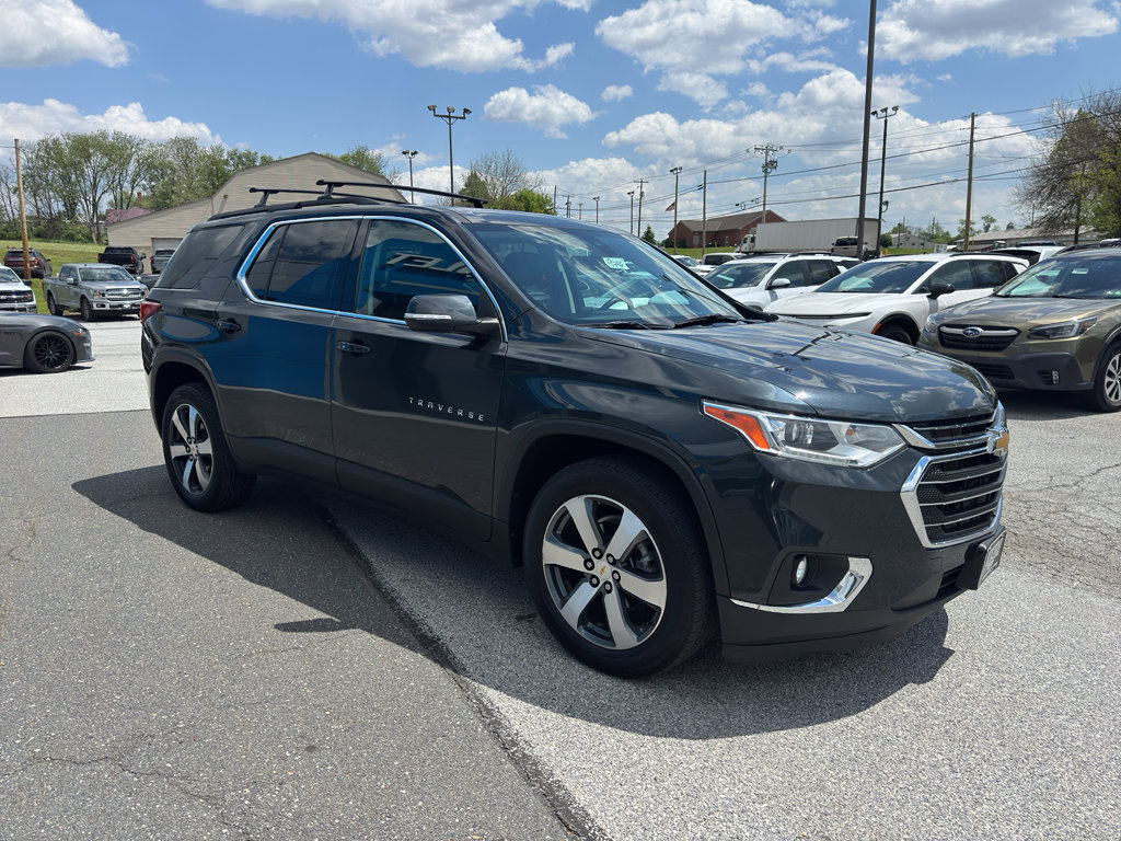 Used 2021 Chevrolet Traverse LT w/ LT Premium Package AWD/4WD image 4