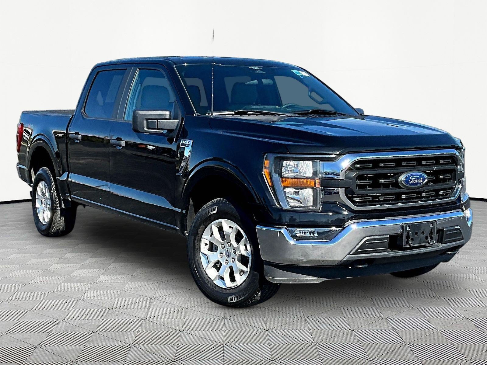 Used 2023 Ford F150 XLT AWD/4WD image 3