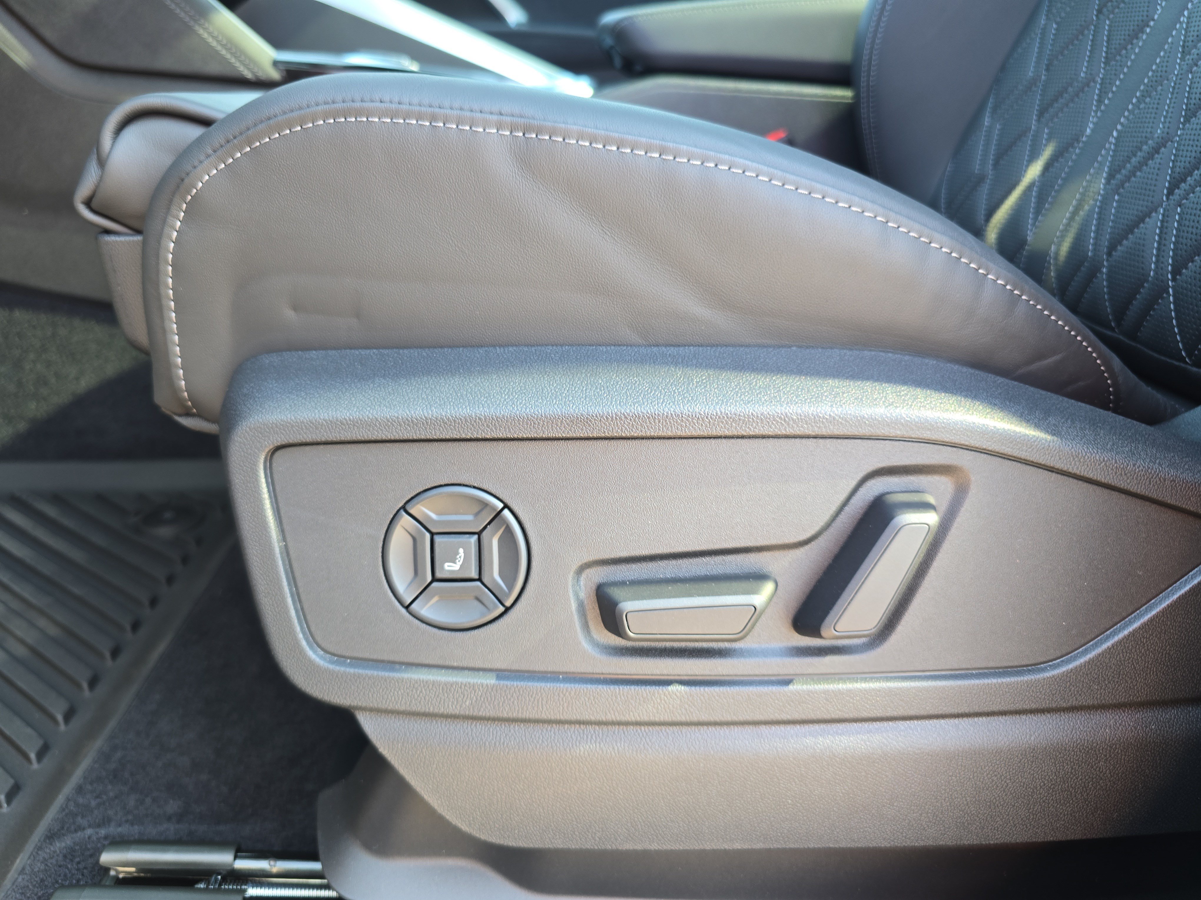 New 2026 Audi SQ5 Prestige AWD/4WD image 28