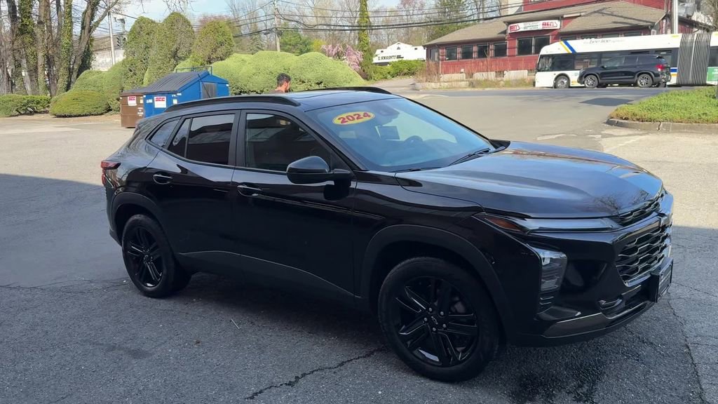 Used 2024 Chevrolet Trax ACTIV w/ Sunroof Package image 1