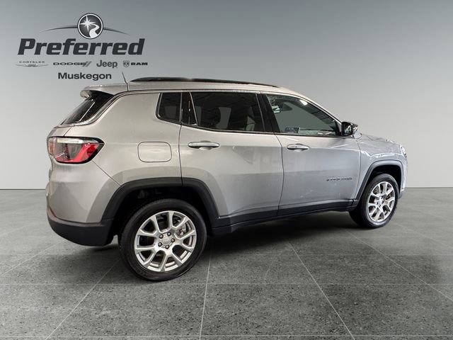 Used 2023 Jeep Compass Latitude image 17