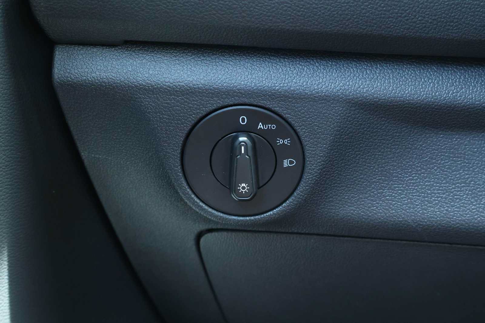 Used 2019 Volkswagen Jetta SE FWD image 28