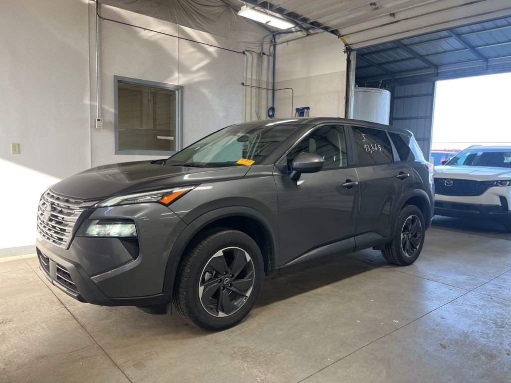 Used 2025 Nissan Rogue SV image 1