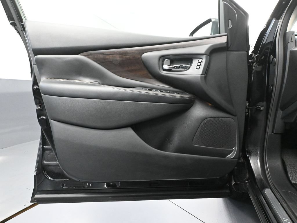 Used 2024 Nissan Murano Platinum AWD/4WD image 16