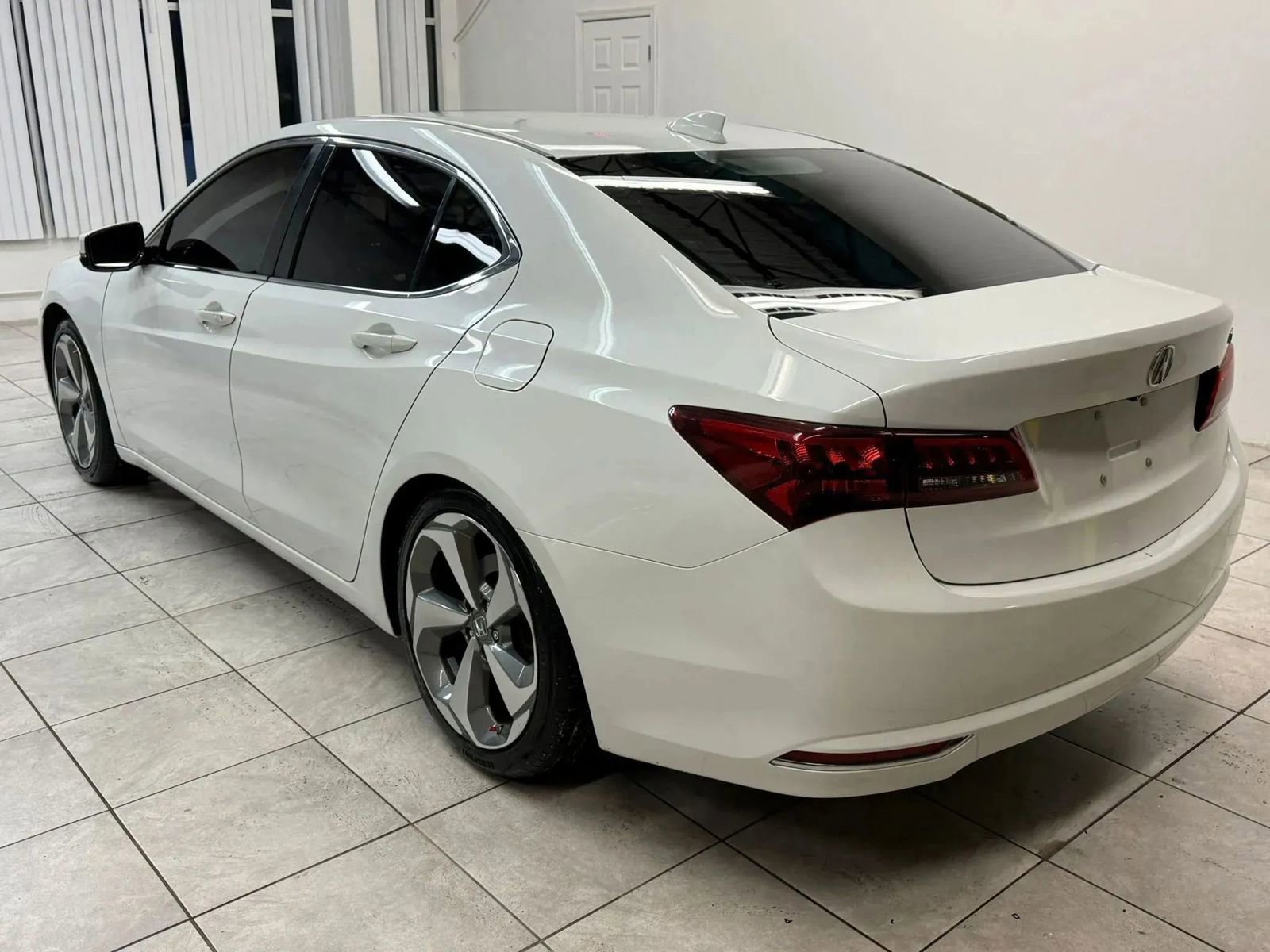 Used 2015 Acura TLX image 7