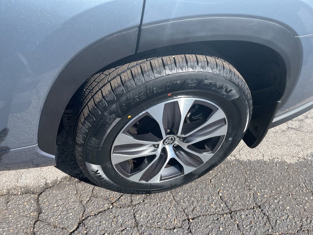 Used 2022 Toyota Highlander XLE image 25