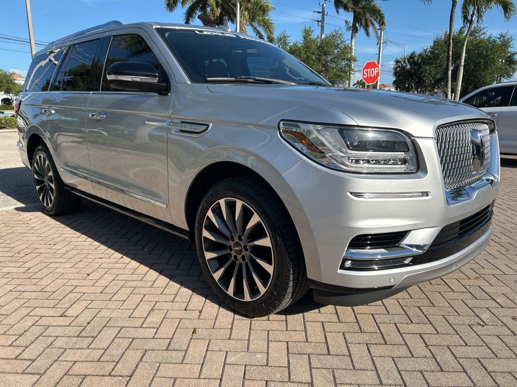 Used 2018 Lincoln Navigator Select image 1