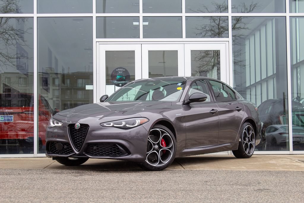 New 2025 Alfa Romeo Giulia AWD w/ Veloce Package AWD video 1