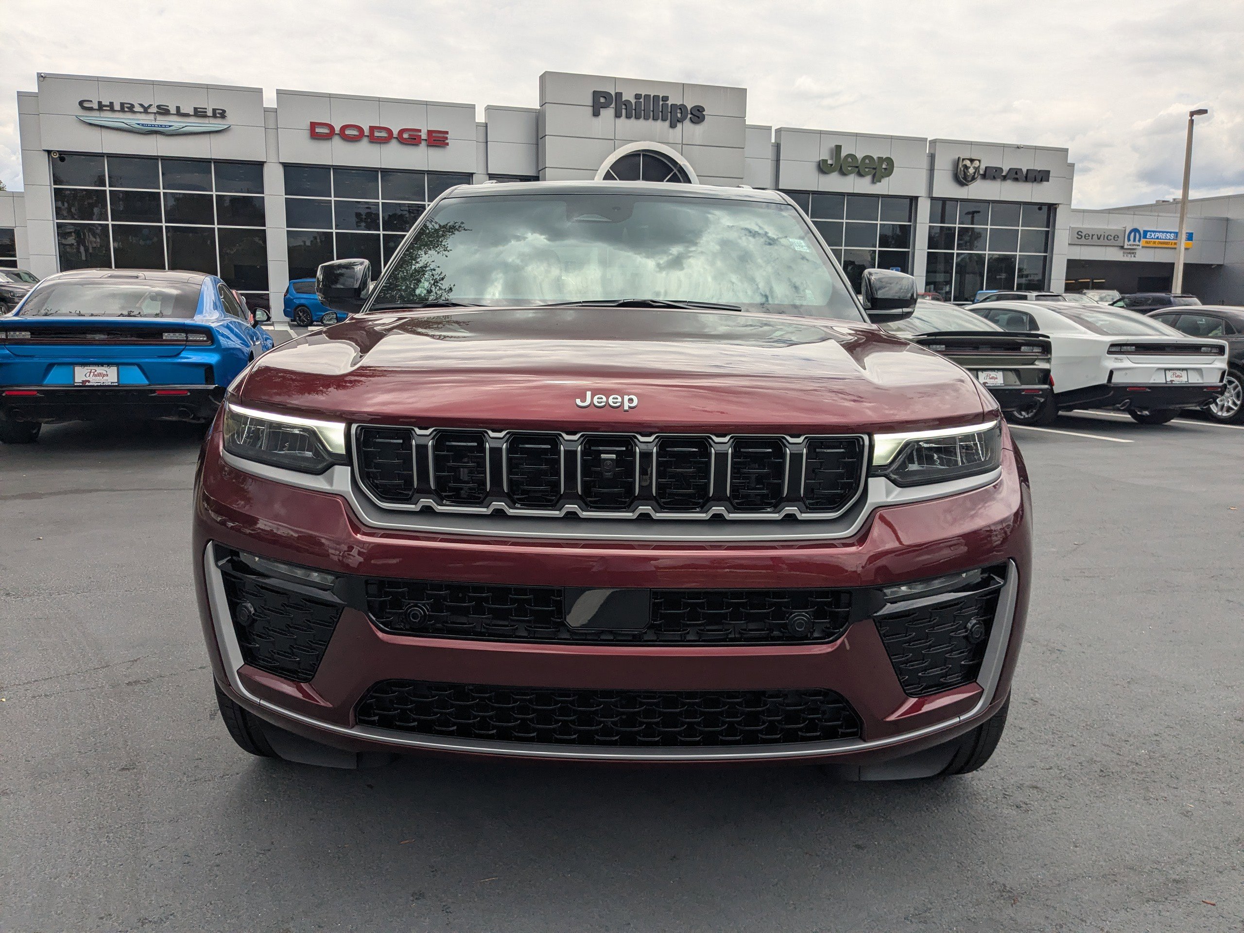 New 2026 Jeep Grand Cherokee Summit image 8