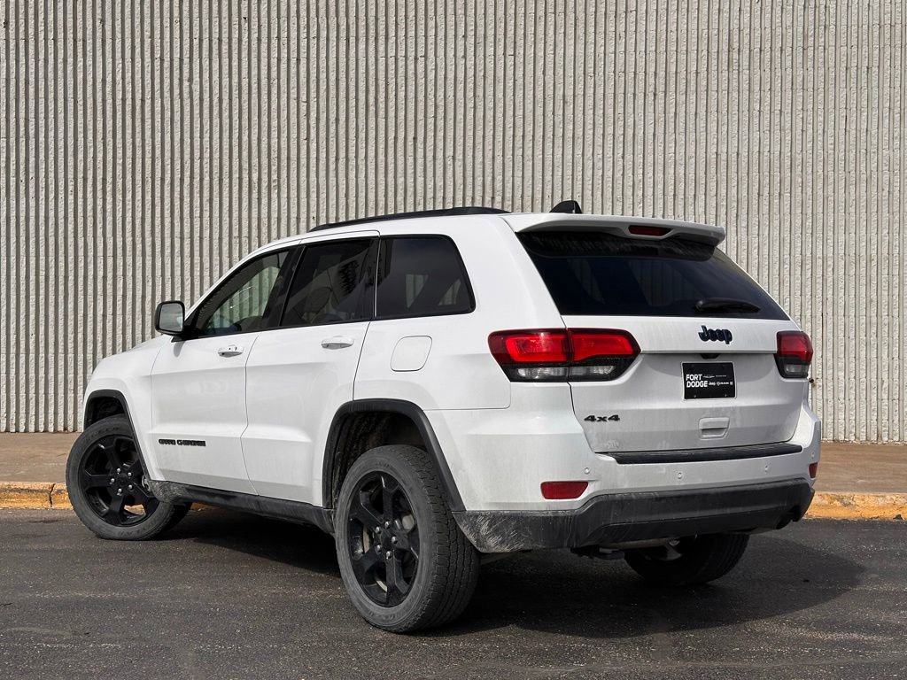 Used 2019 Jeep Grand Cherokee Laredo image 3