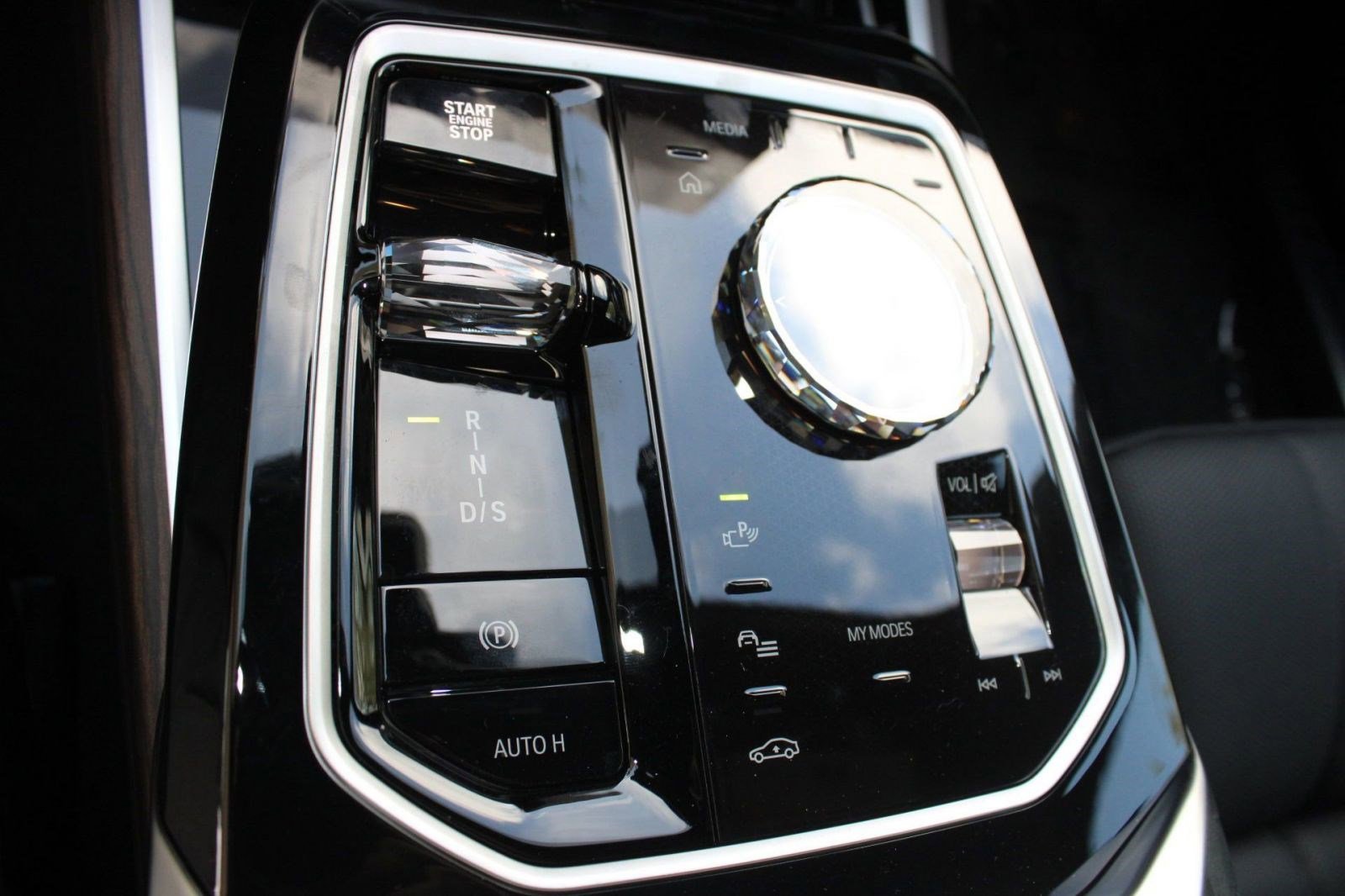 New 2026 BMW 750e xDrive AWD/4WD image 26